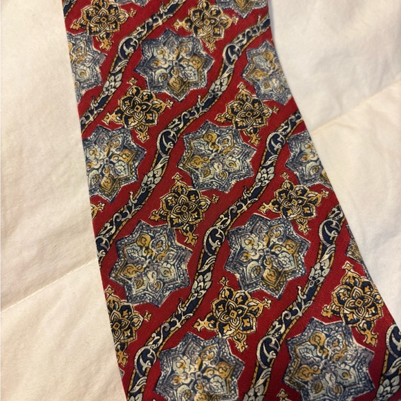 Metropolitan Museum of Art Silk Tie - Picture 2 of 3